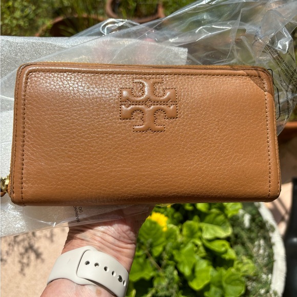 TORY BURCH Thea Multi-Gusset Zip
Continental Wallet - Picture 9 of 10